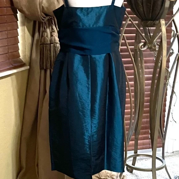 Dress -NEW ITEM - Picture 4 of 6